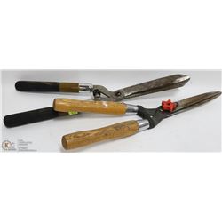 PAIR OF PRUNERS