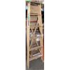 Image 1 : 6' WOODEN STEPLADDER