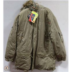 LIGHT GREEN ANAPURNA MOUNTAIN WEAR PARKA SIZE XL