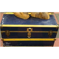 VINTAGE METAL WOOD TRIM CHESS SET