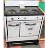Image 1 : EMPIRE VINTAGE ENAMEL TRIPLE BURNER GAS STOVE