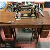 Image 1 : VINTAGE SINGER TREDDLE SEWING MACHINE & CABINET