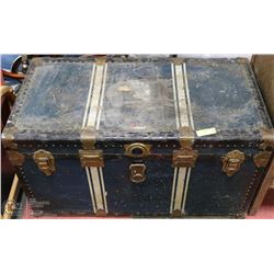 STEAMER TRUNK
