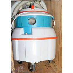 SHOP VAC WITH WOOD CRATE