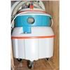 Image 1 : SHOP VAC WITH WOOD CRATE