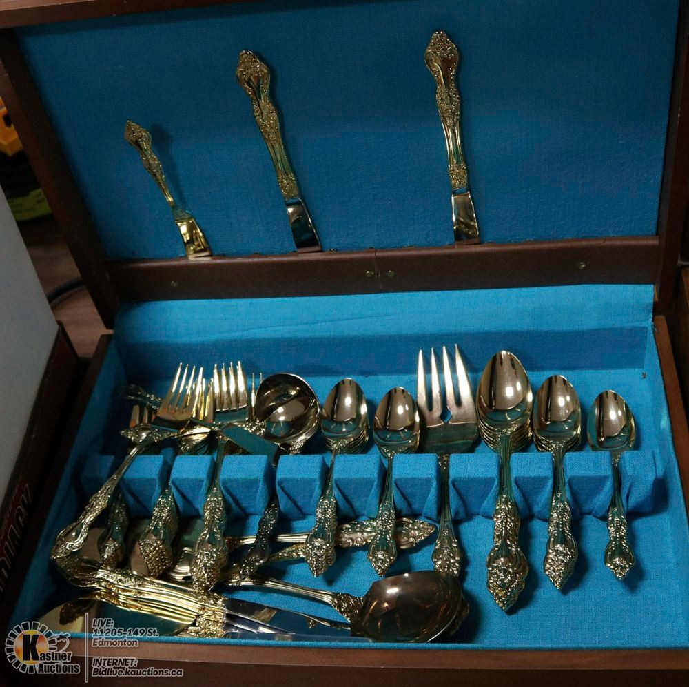 GOLD PLATED SILVERWARE SET IN WOODEN BOX