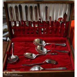 MIXED SILVERWARE IN WOODEN BOX