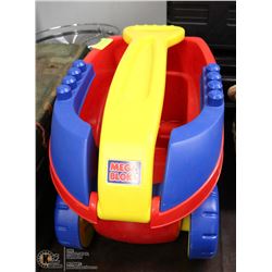 MEGA BLOCKS RED WAGON