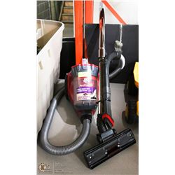 NEW DIRT DEVIL VACUUM