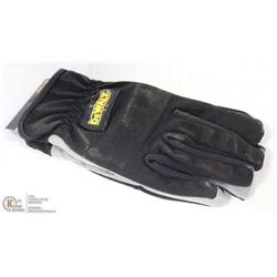 PAIR OF DEWALT SLIP ON GLOVES SIZE MEDIUM