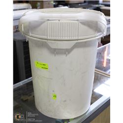 GALLON WHITE MIXING PAIL & BAG OF CHEMICAL