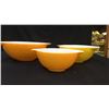 Image 2 : 3 Piece Vintage Pyrex Mixing Bowl Set