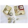 Image 2 : TRAY OF JEWELLRY