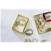 Image 3 : TRAY OF JEWELLRY