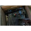 Image 3 : BOX OF VINTAGE LIONEL MODEL TRAIN TRACKS AND CONTROLS O SCALE