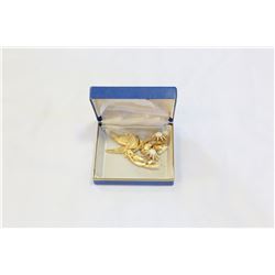 LARGE BROOCH AND TWO PAIR OF EARRINGS
