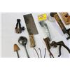 Image 6 : TRAY OF VINTAGE TOOLS