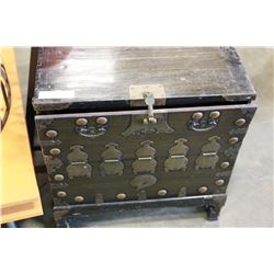 EASTERN BRASS AND WOOD TRUNK