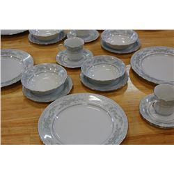 LARGE LOT OF SOMERSET CHINA PLACE SETTINGS DINNERWARE