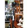 Image 1 : MODERN BLACK FLOOR LAMP