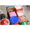 Image 3 : TWO TRAYS OF COLLECTIBLE TINS