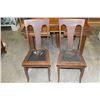 Image 3 : ANTIQUE OAK DINING TABLE WITH 3 LEAFS AND FOUR T-BACK LEATHER SEAT CHAIRS
