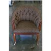 Image 1 : BUTTON BACK TUB CHAIR