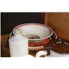 Image 4 : LOT OF VINTAGE KITCHEN WARES AND GLASSWARE