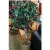 Image 1 : ARTIFICAL TREE