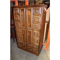 OAK FINISH GENTLEMANS DRESSER