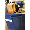 Image 1 : TOTE OF SPICES AND BOTTLES