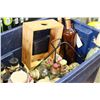 Image 2 : TOTE OF SPICES AND BOTTLES