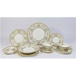 :Royal Doulton Dinnerware Service for 8 Plus Extra