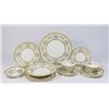Image 1 : :Royal Doulton Dinnerware Service for 8 Plus Extra