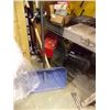 Image 1 : SNOW SHOVEL