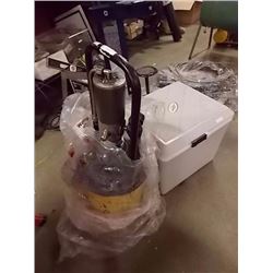 GREASE PUMP WITH HOSE - 18 LITER