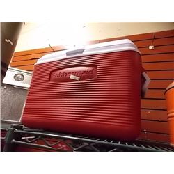 RUBBERMAID COOLER