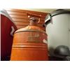 Image 1 : VINTAGE GAS CAN