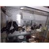 Image 1 : SHELF OF COLLECTABLES