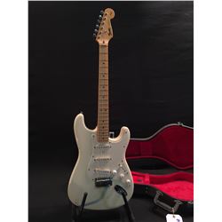 FENDER STRATOCASTER GUITAR, MADE IN MEXICO, SERIAL NUMBER MN410267, WITH THREE SINGLE COIL PICKUPS,