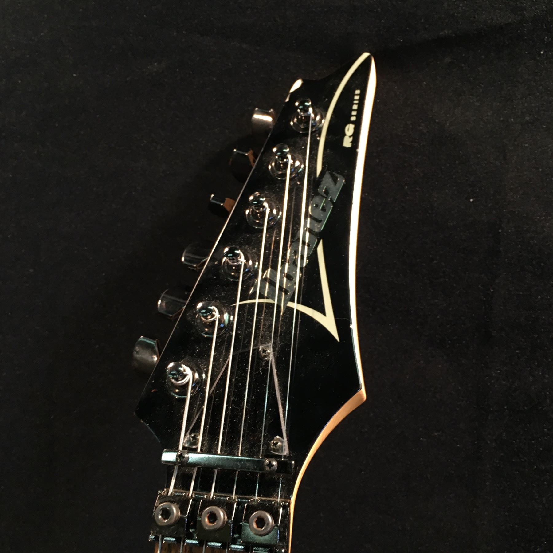 Chitarra Elettrica A Forma Di Pipistrello, Mogano, Ponte Floyd Rose, Nera – 6 Corde