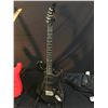 Image 2 : 3 GUITARS: PROFILE STRAT STYLE ELECTRIC GUITAR WITH BRIDGE POSITION HUMBUCKER PICKUP AND SOFT SHELL