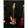 Image 3 : 4 GUITARS: SQUIER JAZZ BASS WITH SOFT SHELL CASE, FIRST ACT LES PAUL JUNIOR STYLE GUITAR,  JAY JR