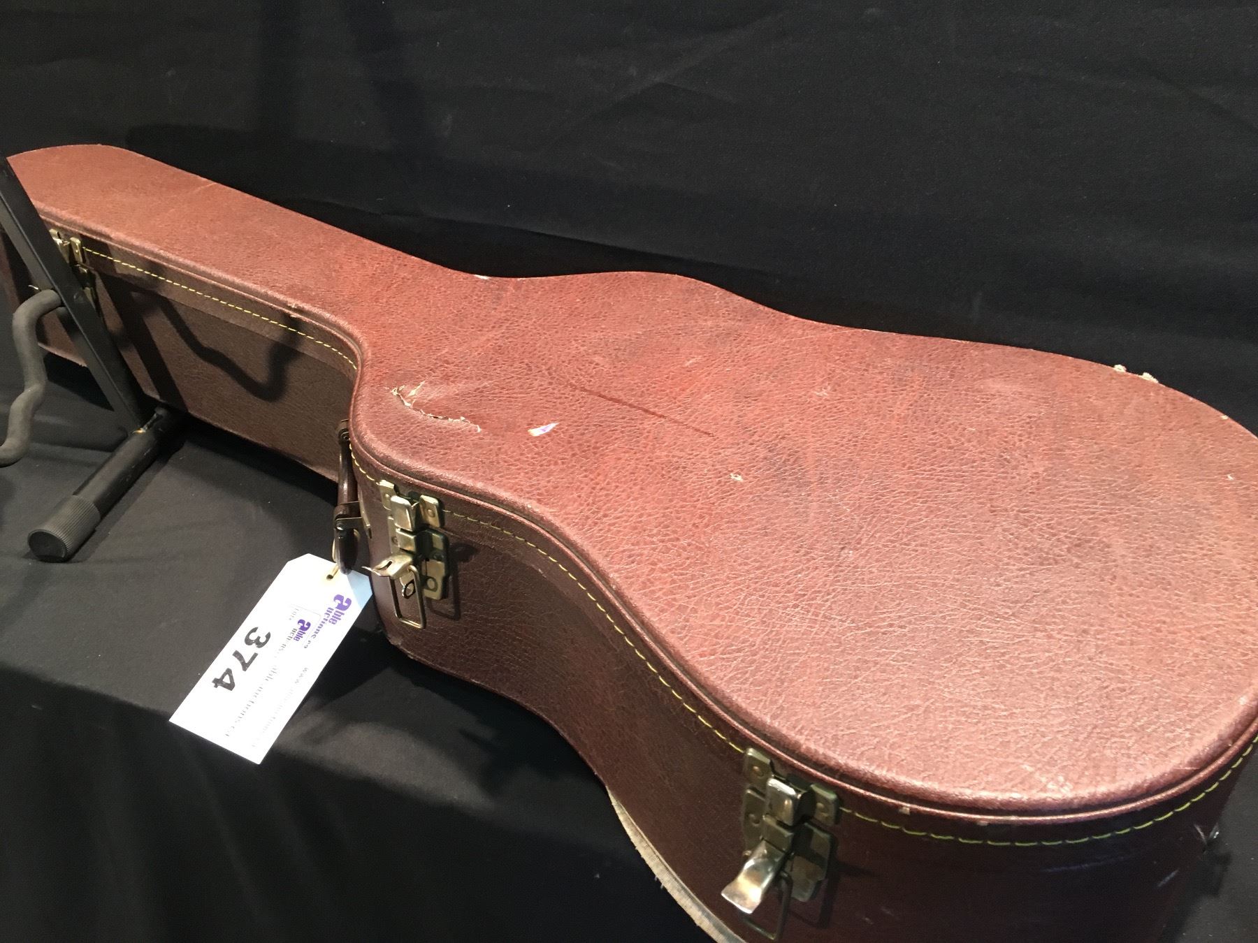 YAMAHA NO. G-120 NYLON STRING GUITAR, MADE BY NIPPON GAKKI CO. IN JAPAN, COMES WITH HARD SHELL CASE