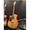 Image 2 : 3 GUITARS: SPECTRUM STRAT STYLE GUITAR WITH HARD SHELL CASE, CD-100 CELH LEFT HANDED