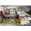 Image 2 : SHELF LOT OF TOYS AND ORNAMENTS