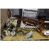 Image 2 : SHELF LOT OF MISC COLLECTABLES