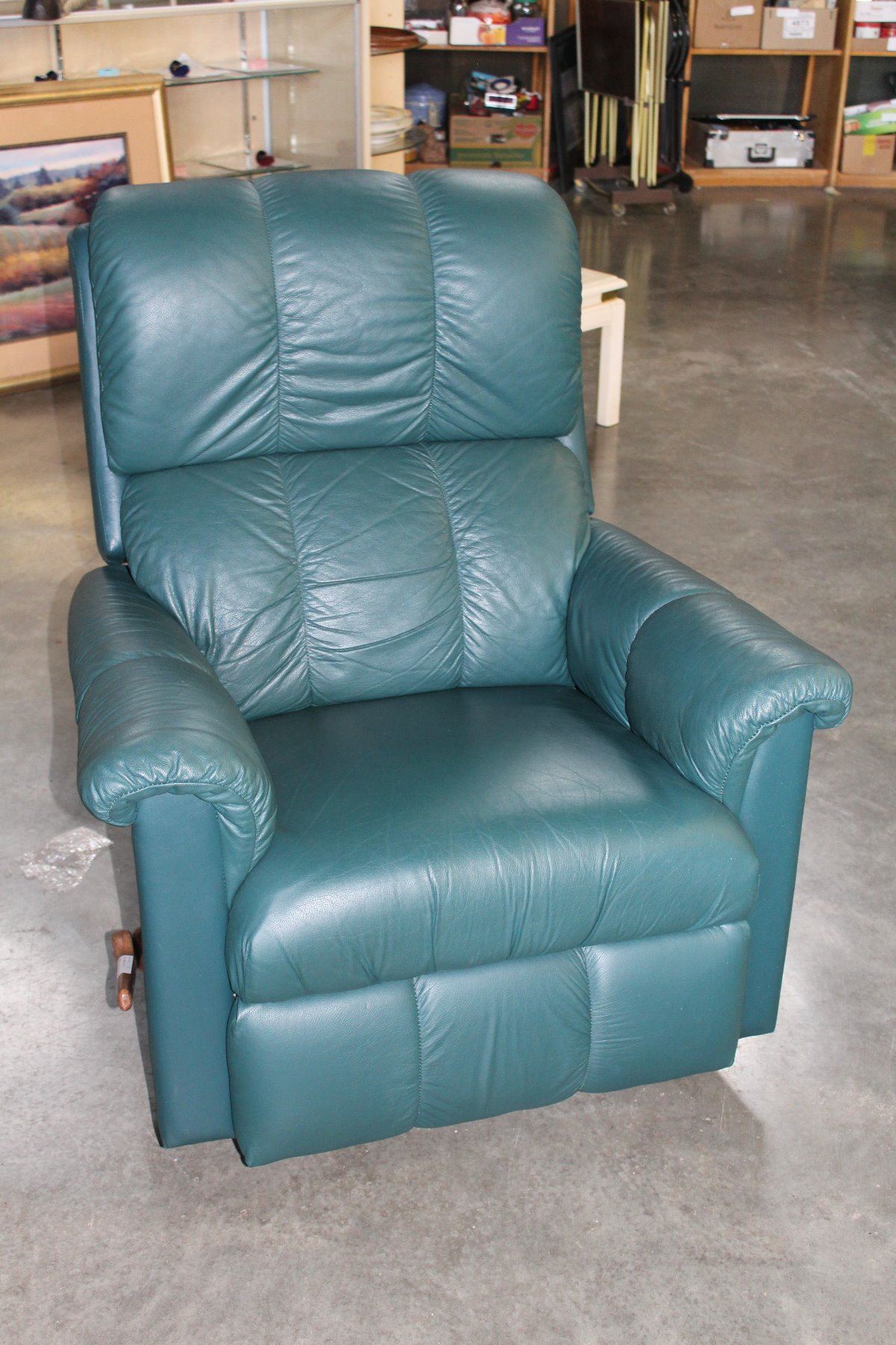 GREEN LEATHER LAZY BOY RECLINER Big Valley Auction