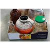 Image 2 : LOT OF COLLECTIBLE SERVING TRAYS AND COLLECTIBLE BOTTLES