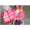 Image 2 : TWO KIDS LIFEJACKETS AND SUNGLASSES